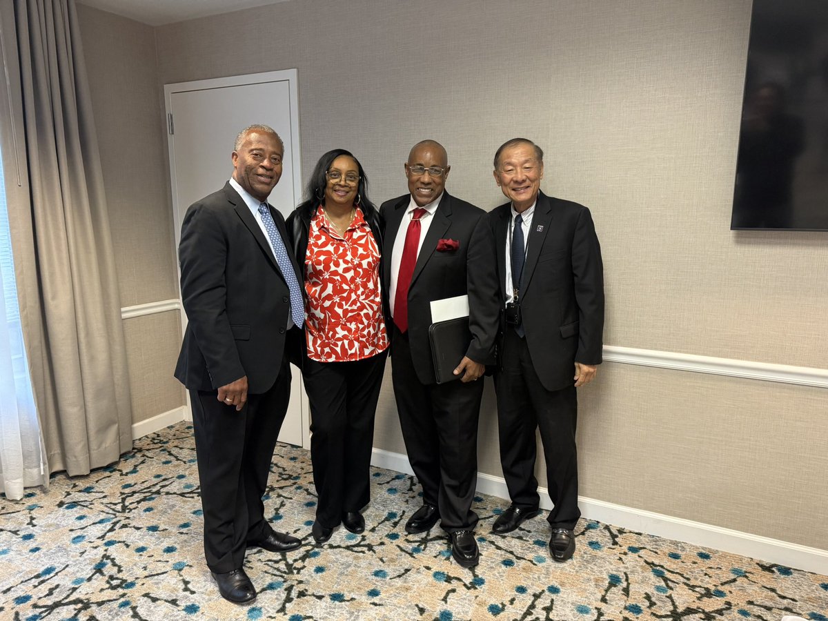 WizardEstates's tweet image. What a wonderful day for client appreciation, providing our clients with knowledge and support while expressing gratitude for the services we render to them and their families. Iron sharpens iron.

#knowledgeshare #supportthecause