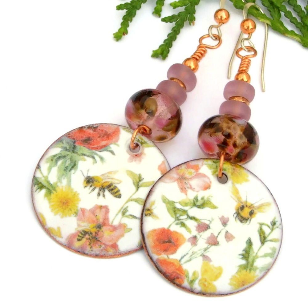 ShadowDogDesign's tweet photo. Honey #Bees & #Flowers #namel #Earrings w/ Lampwork Glass Beads! via @ShadowDogDesign #cctag #ShopSmall #BeeLover #BeeEarrings https://t.co/mDauRrtogX https://t.co/iVIG5x5o1s