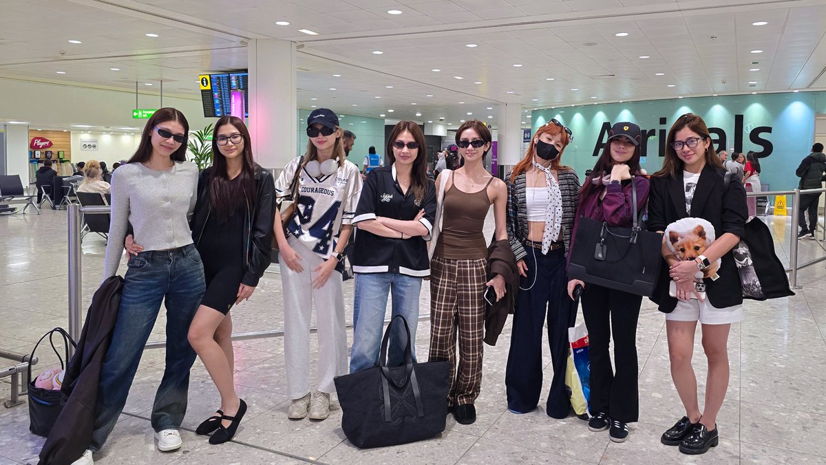 BINI_ph's tweet photo. Oi oi, London! We’ve touched down!🇬🇧

Big love to our UK Blooms who pulled up at the airport!💖

Can't wait to see y'all at #BINIverseLondon on May 25!✨

#BINI #BINIVerseWorldTour2025 https://t.co/tQ8SfU23ze
