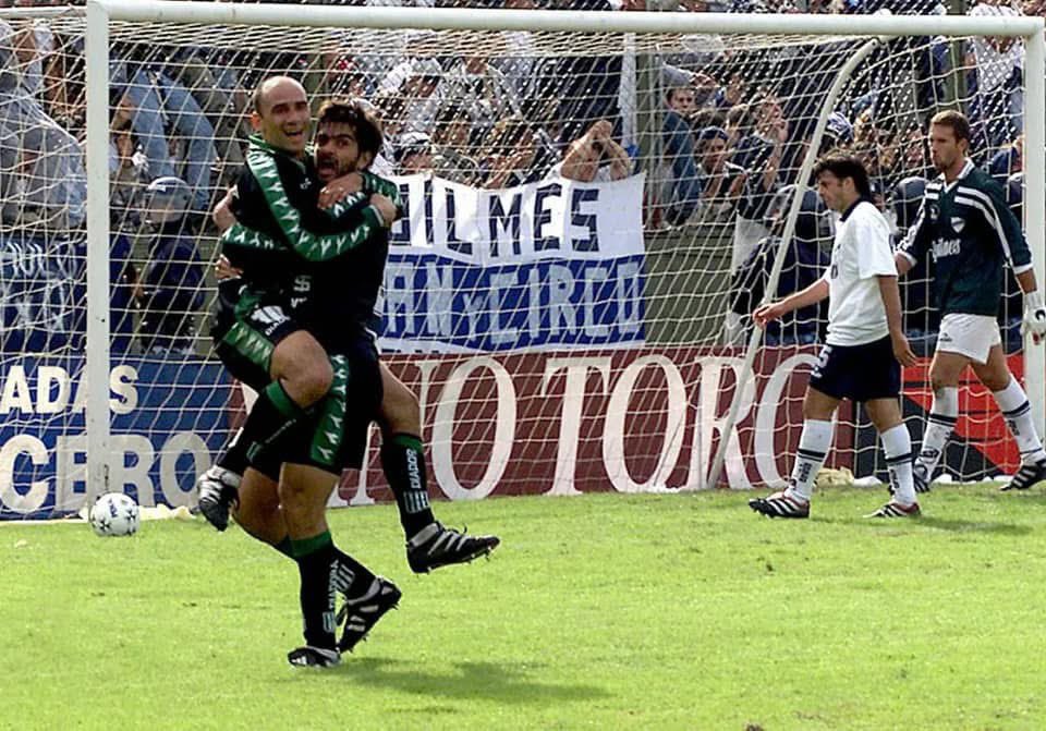 alvaradomartin's tweet photo. "Generoso regalo tanta alegría, de esas que dejan huella en el corazón"
¡Gracias, inolvidables Campeones!
20 de mayo 2001-2025
#Banfield #Taladro #Garrafa #leeb #Forestello https://t.co/a1GAmUvkRi