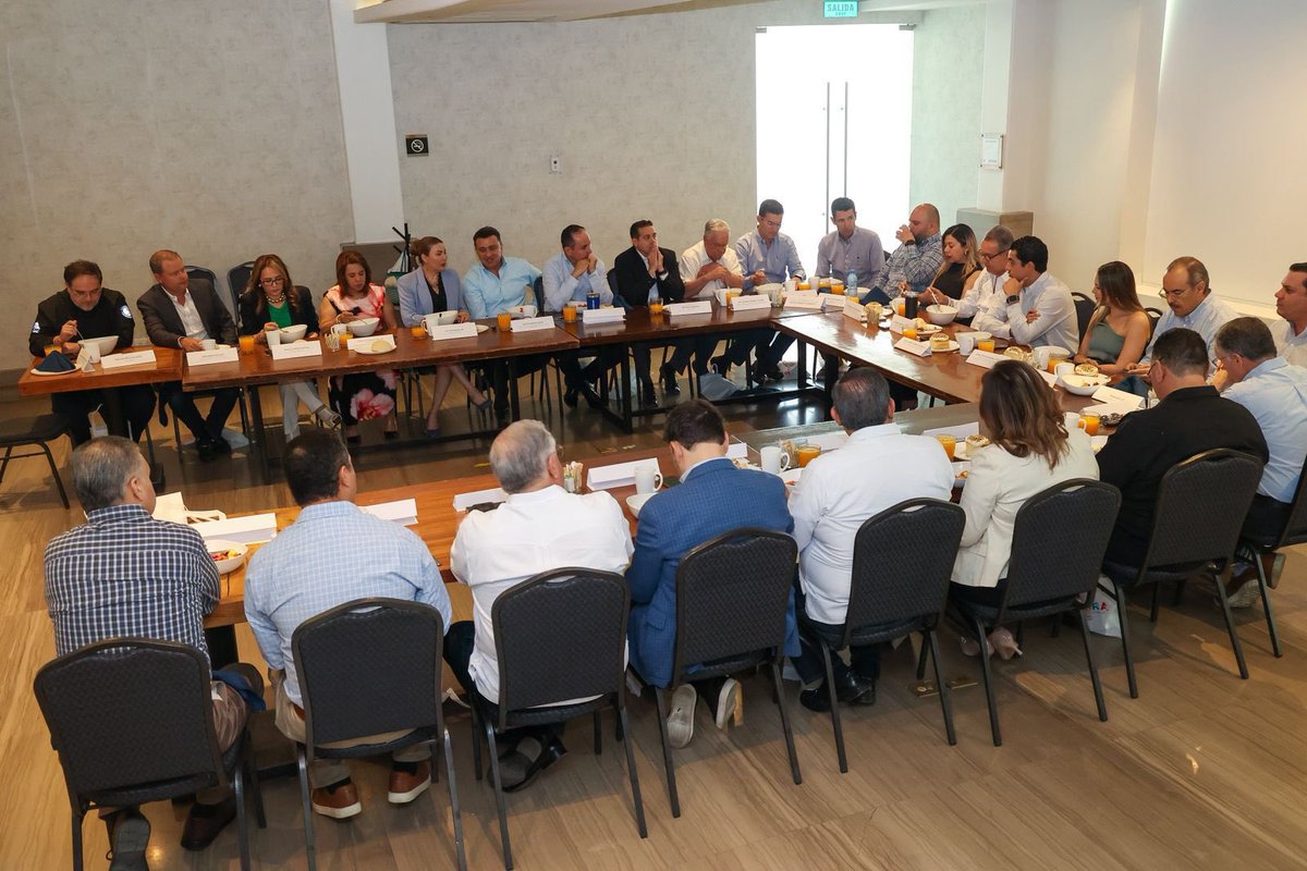 Con el objetivo de fortalecer la vinculación y el trabajo conjunto entre el gobierno estatal y los sectores productivos, la Secretaría de Economía y Turismo (Setur), llevó a cabo una reunión de seguimiento con los presidentes de las cámaras empresariales de la entidad