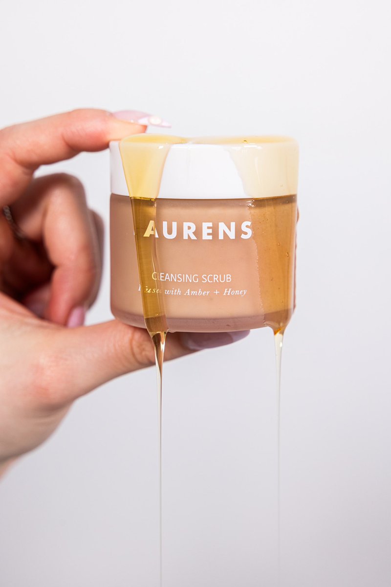 lauren_pesce's tweet photo. Exfoliate like never before with @skincarebyLS Cleansing Scrub. Shop now at https://t.co/ZT1JE7y0r8 ✨🤍🤩 https://t.co/gZqXdKk4cN