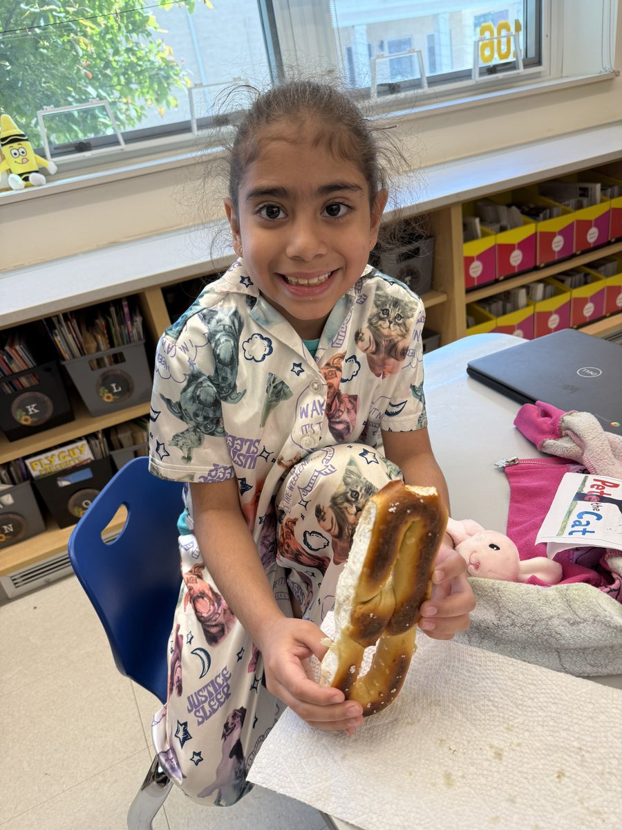 Ms.Ashley Paulikas (@msapaulikas) on Twitter photo Room 106 had a great time at Pete The Cat play today !! And our delicious pretzel treat !! Thanks Ross Street PTO !! #RSS11 <a href="/RotellaWarren/">Warren Rotella</a> Room 106 had a great time at Pete The Cat play today !! And our delicious pretzel treat !! Thanks Ross Street PTO !! #RSS11 <a href="/RotellaWarren/">Warren Rotella</a>