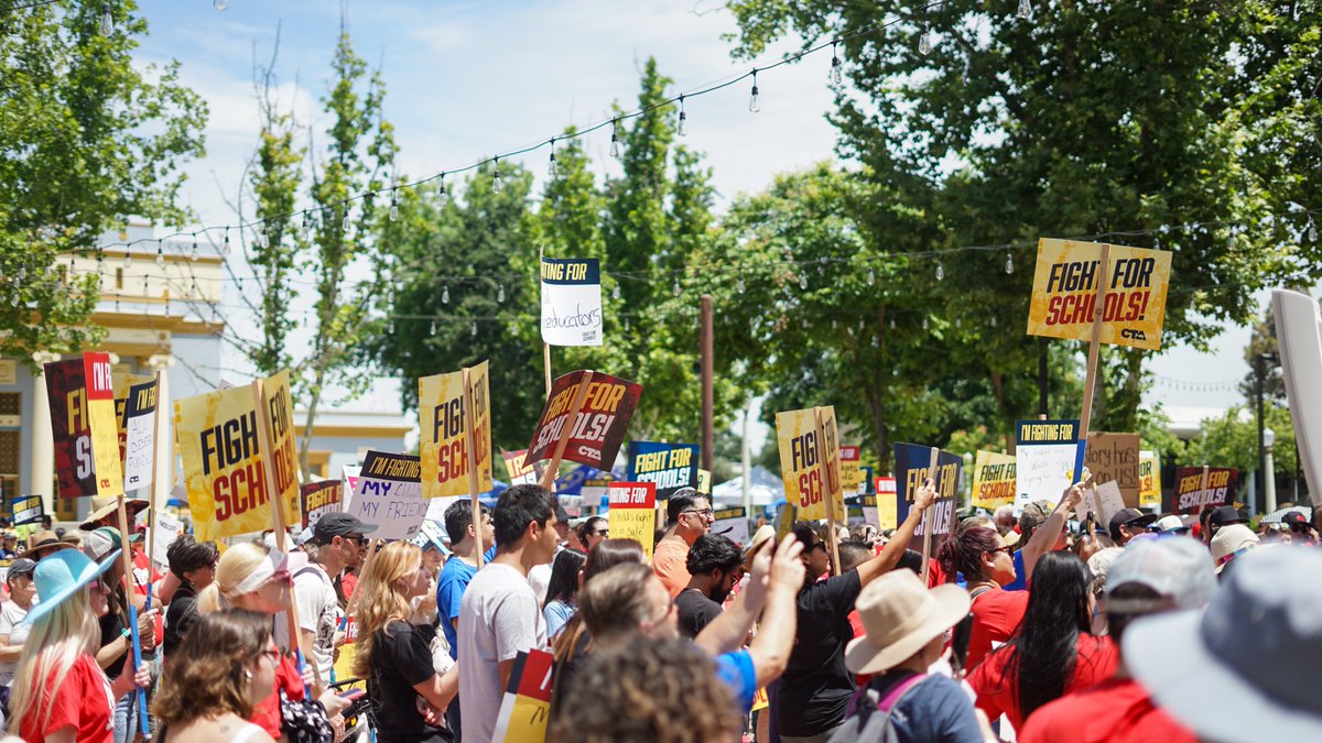 On Saturday, upward of 1,000 educators, families, students and supporters of Central Valley public schools joined legendary organizer and activist Dolores Huerta in Hanford to rally for public education! 📢✊ #FightforSchools

View more photos here 👉 flic.kr/s/aHBqjCeTxe