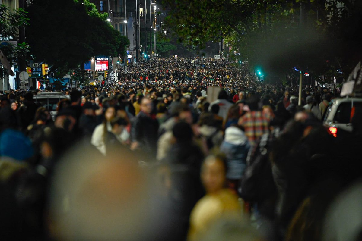 Frente_Amplio's tweet photo. Llenamos las calles, sembramos memoria, exigimos justicia.

Otro 20 de mayo, somos miles otra vez.

Porque no hay olvido, porque la pregunta sigue viva.
¿Dónde están? https://t.co/oJcD6Gl6iS