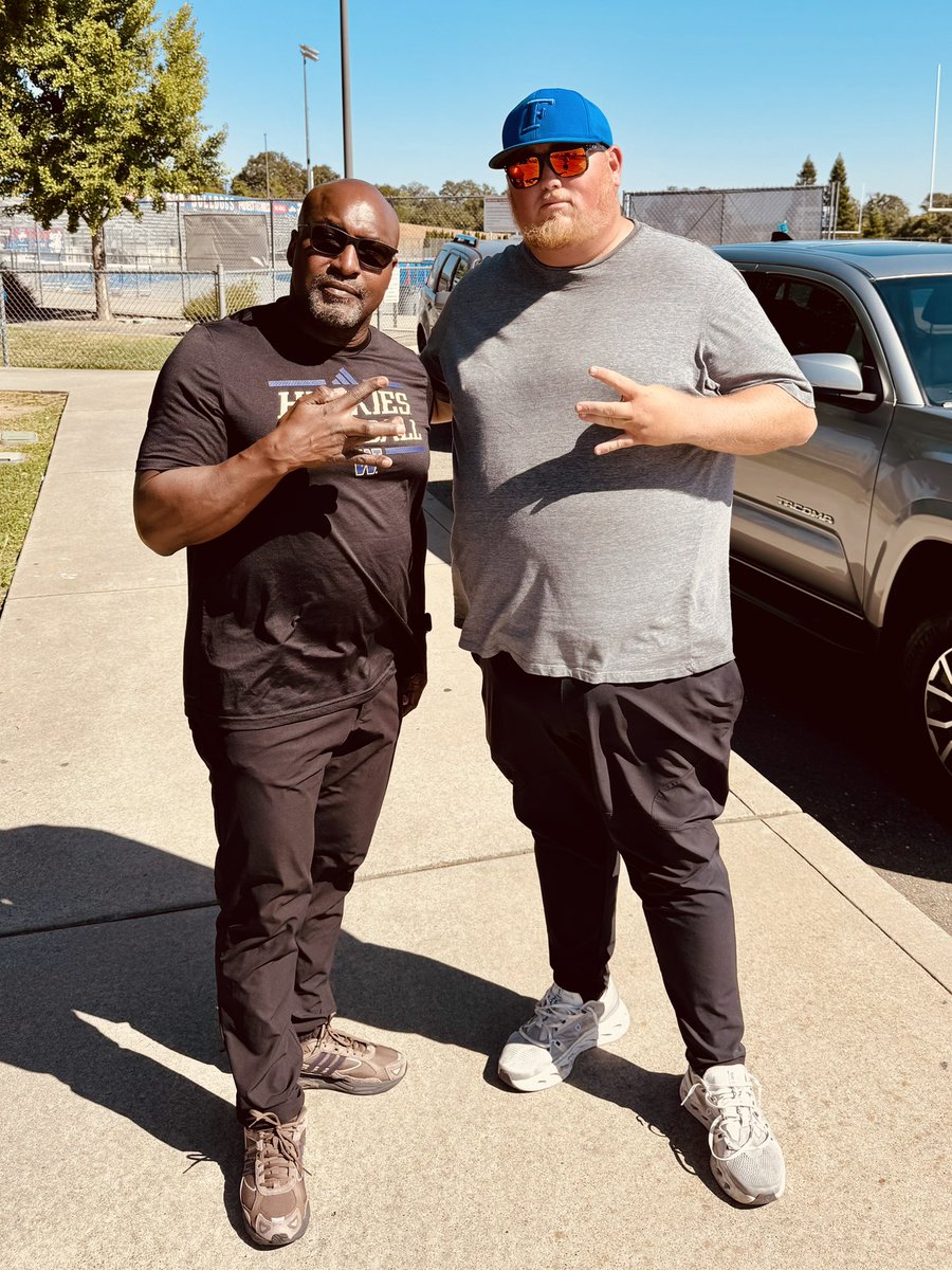 Scott Robison (@coachscottrob) on Twitter photo Thank you to <a href="/ScottieGraham/">Scottie Graham</a> From <a href="/UW_Football/">Washington Football</a> for stopping by the 5 Time state champs Folsom Bulldogs today . We appreciate you! #GoBullDogs Thank you to <a href="/ScottieGraham/">Scottie Graham</a> From <a href="/UW_Football/">Washington Football</a> for stopping by the 5 Time state champs Folsom Bulldogs today . We appreciate you! #GoBullDogs
