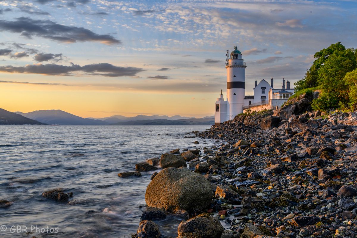 Spent an hour down at the Cloch watching the sun go down and thinking about Ann Marie. She would say "Dont you climb down those dangerous steps without telling someone". Sorry Darling but i was careful and did not fall (again)