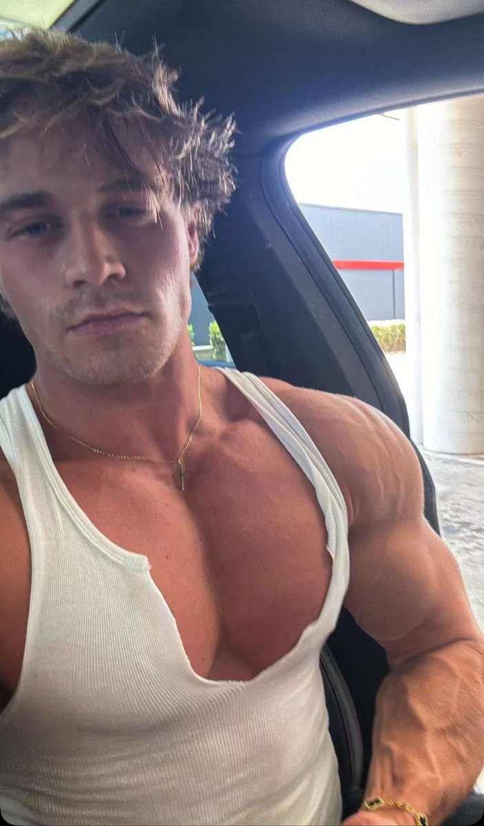 Straight men are effortlessly hot 🥵 they just roll out of bed looking perfect. This is why I send them cash 💸 💰