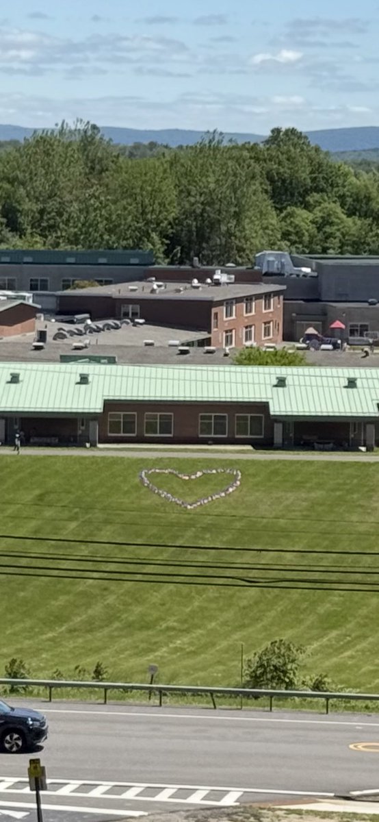 MsAmodeoAP's tweet image. Small Town. Big Heart. ❤️🤍💙 Proud of MES!! Huge thank you to an amazing Marlboro student who donated these flags to our Kindergarten classes!  Thank you Kindergarten Team for all the love! 🧡🖤 @GoMESDukes Thank you all those who have and are currently serving.  #blessed #USA
