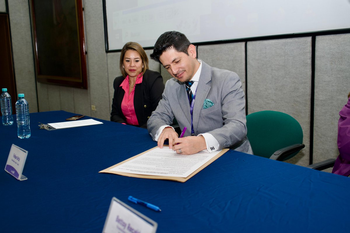 SaludPichincha's tweet photo. 🔬 Hoy dimos un paso histórico hacia la calidad en el diagnóstico clínico.

✍️ Firmamos un Convenio Específico de Cooperación Interinstitucional para avanzar en la acreditación de los laboratorios clínicos públicos de #Quito con @SAE_EC.

🤝 Este compromiso refuerza nuestro objetivo de brindar resultados confiables, diagnósticos certeros y atención médica segura para toda la ciudadanía.