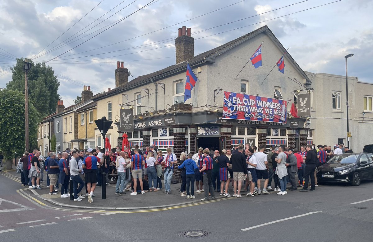 Graham/Bev and all the Bar Staff would like to thank you for all your support through out the season. Don’t forget to visit us after the WINNERS PARADE. #FACUPWINNERS #CPFC #CRYSTALPALACE #PAWSONSARMS