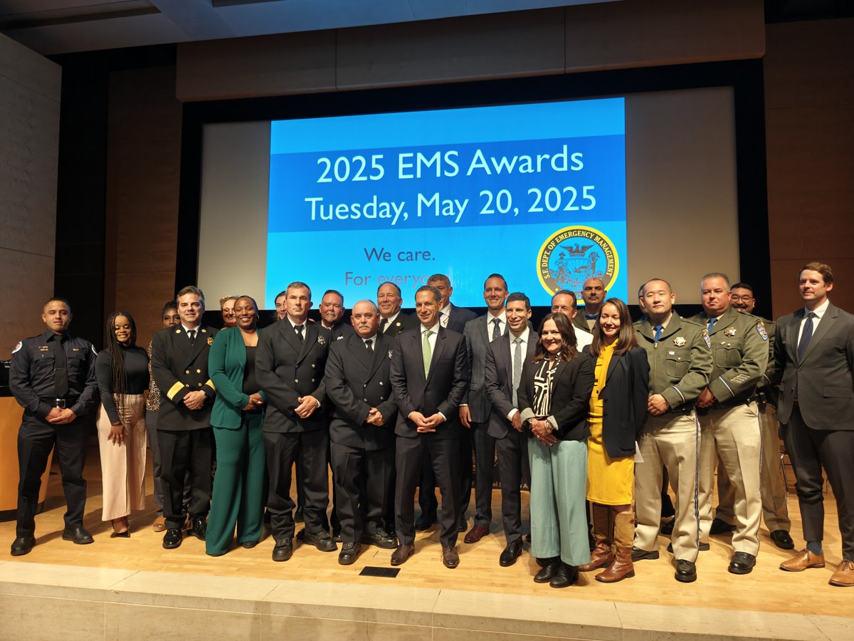 SF_DPH's tweet photo. Today, we honored the everyday heroes of @SF_emergency and @SF_EMSA during #EMSWeek.
@SF_DPH Director Daniel Tsai joined City leaders to recognize dispatchers, EMTs, hospital staff, first responders & community members saving lives every day. #SFPublicHealth