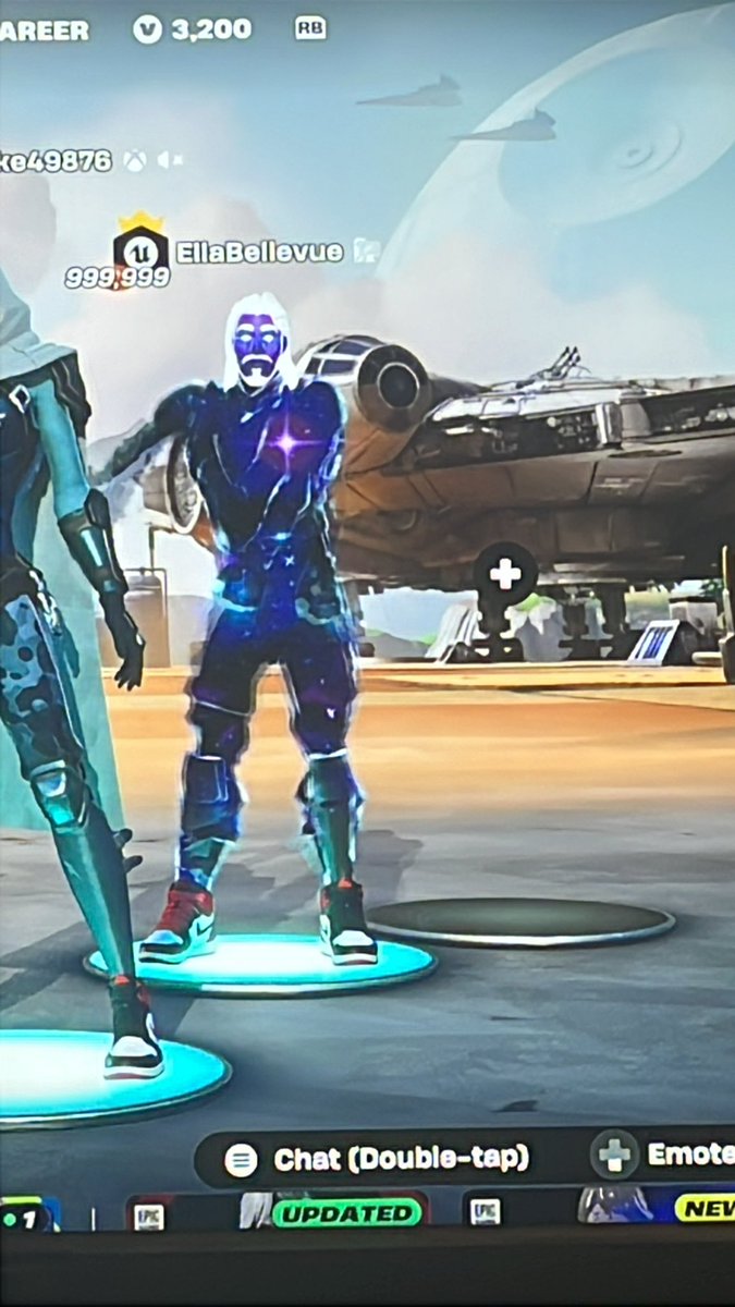 Kaydengotgames's tweet photo. IS THIS A BUG???? @FortniteStatus @Fortnite @HYPEX @firemonkey https://t.co/KwjTt9fomc