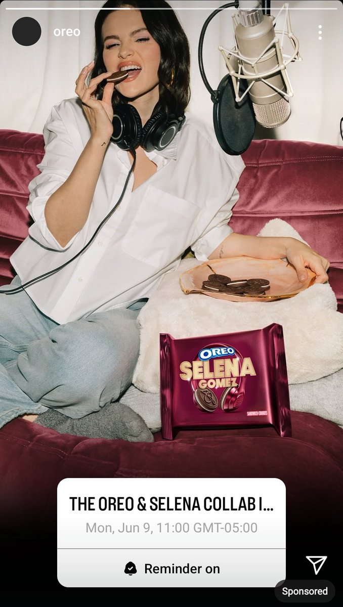 Selena Gomez's collaboration with Oreo is promoted on Instagram in Mexico.

Publicidad de la colaboración de Selena Gomez con Oreo se promociona en Instagram en México.