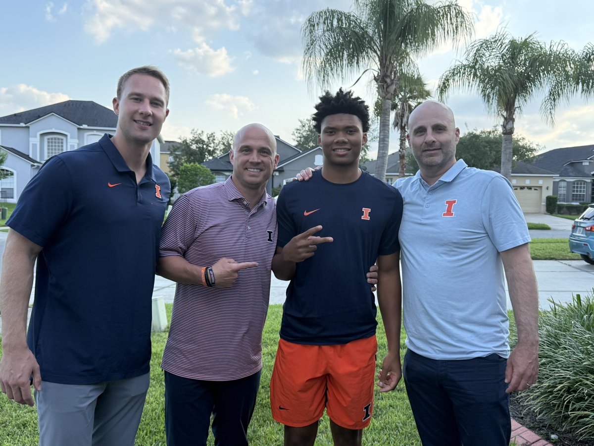 Great visit this evening 🏠💙🧡 #FamILLy26
Appreciate the conversation and the love
<a href="/coachjstepp/">Coach Justin Stepp</a> <a href="/CoachLunney/">Barry Lunney</a> <a href="/artursitkowski4/">Artur Sitkowski</a>