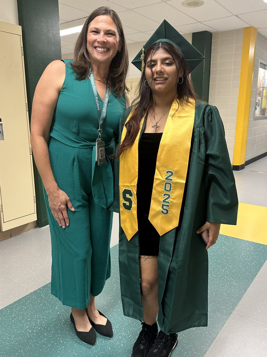 Mrs_Nine_SMSD's tweet image. I’ve known this sweet gal since she was in @clementsamykdg class at @buffaloes_smsd. Congratulations Zeenat!💛 #allinsmsd