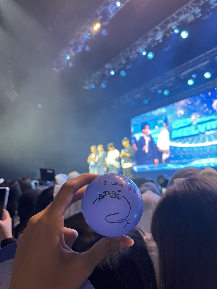 yjpshs's tweet photo. bucket list ticked off! still living in the echoes of that evening. rinduuuu abang btob sayaa <3

#MelympicinMY #MYMelody #BTOBinMY #BTOBinKL https://t.co/orAqZqNDxI