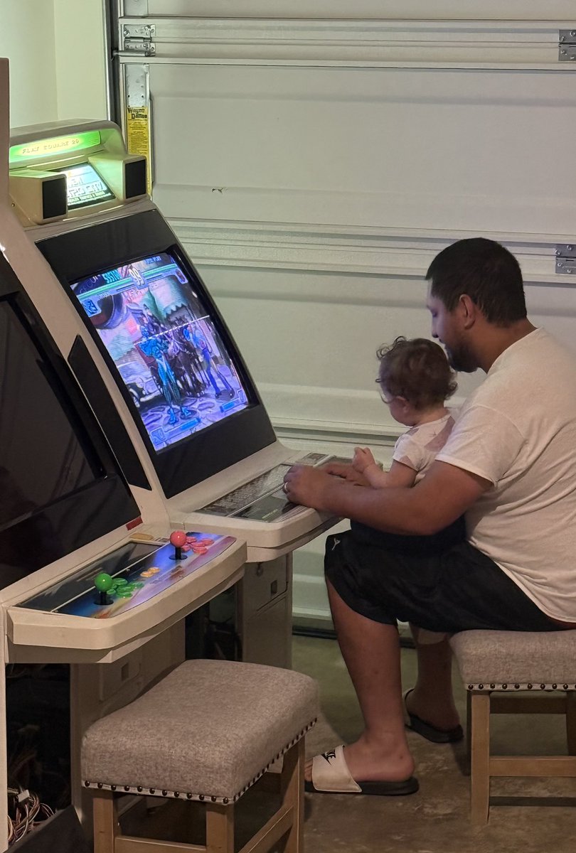 Virsaga3s's tweet image. My wife: baby keeps crawling to the garage door crying for you. 
Me: I know what she wants~