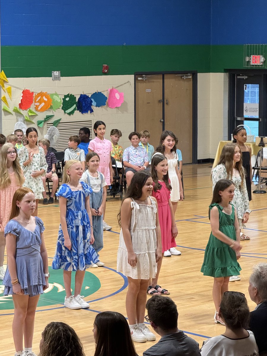 wcsLES's tweet image. 5th grade Promotion @wcsLES ! Congratulations students! 🐻💚💙