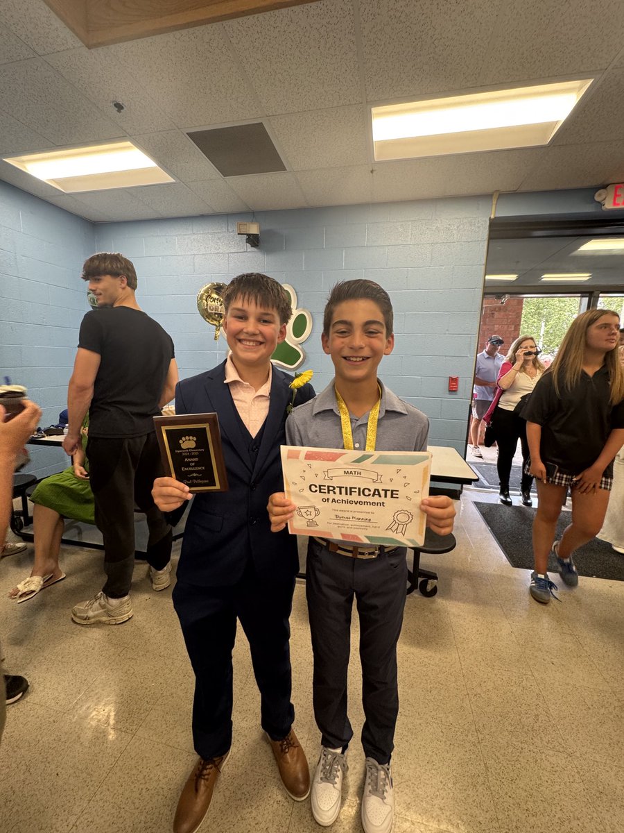 wcsLES's tweet image. 5th grade Promotion @wcsLES ! Congratulations students! 🐻💚💙