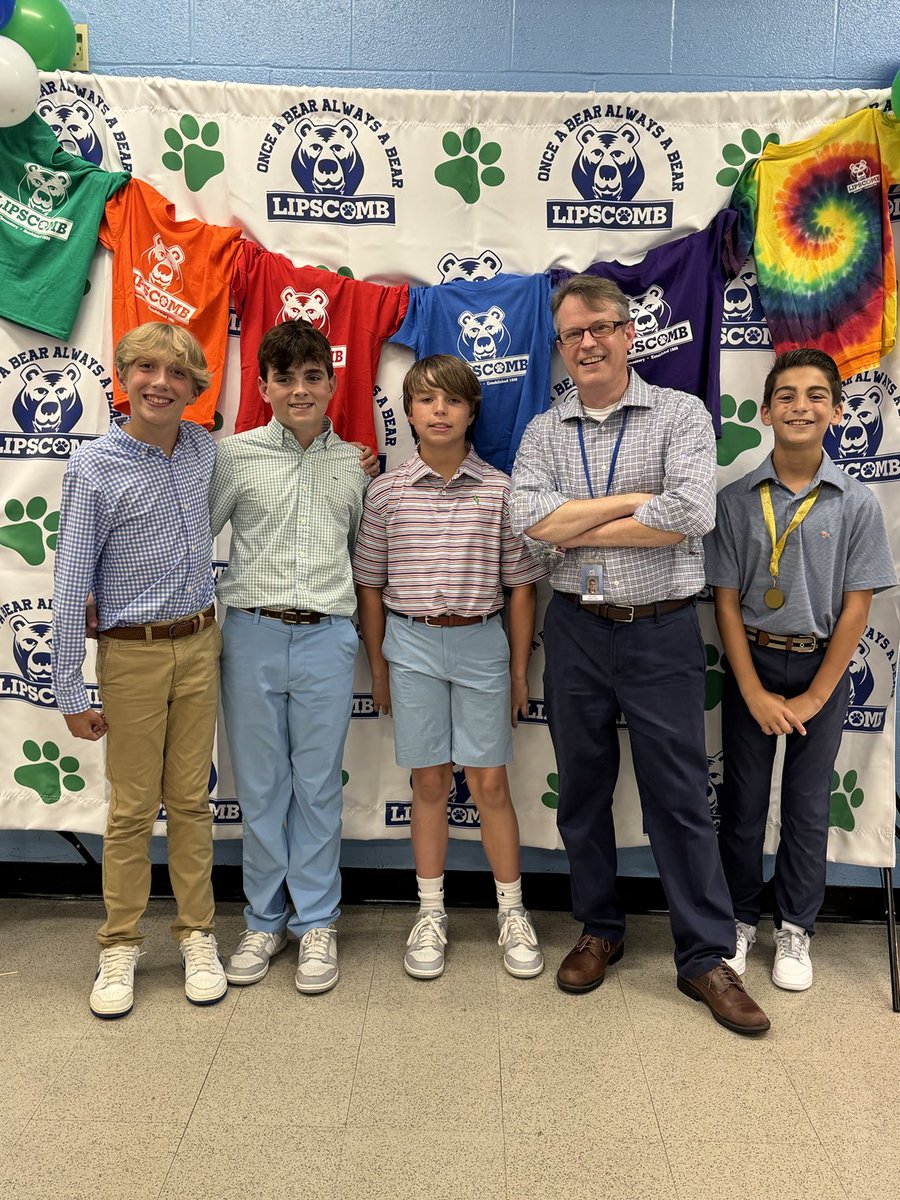 wcsLES's tweet image. Thank you Mr. A!  We will miss you so much! 💚💙🐻