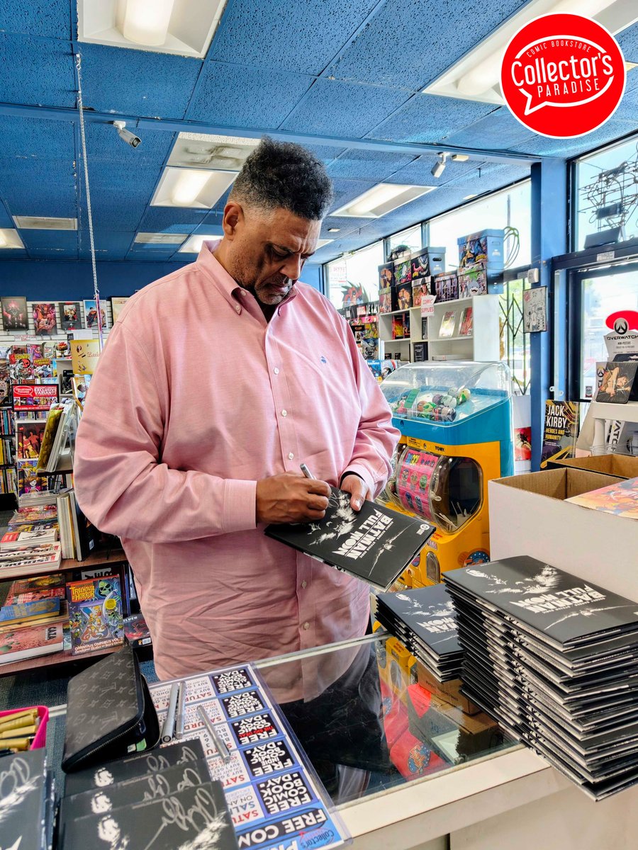🦇🌕 Rodney Barnes just stopped in to sign his BATMAN: FULL MOON Hardcover Signature Series orders! If you pre-ordered that Signature Series, your book will be shipping out very soon!