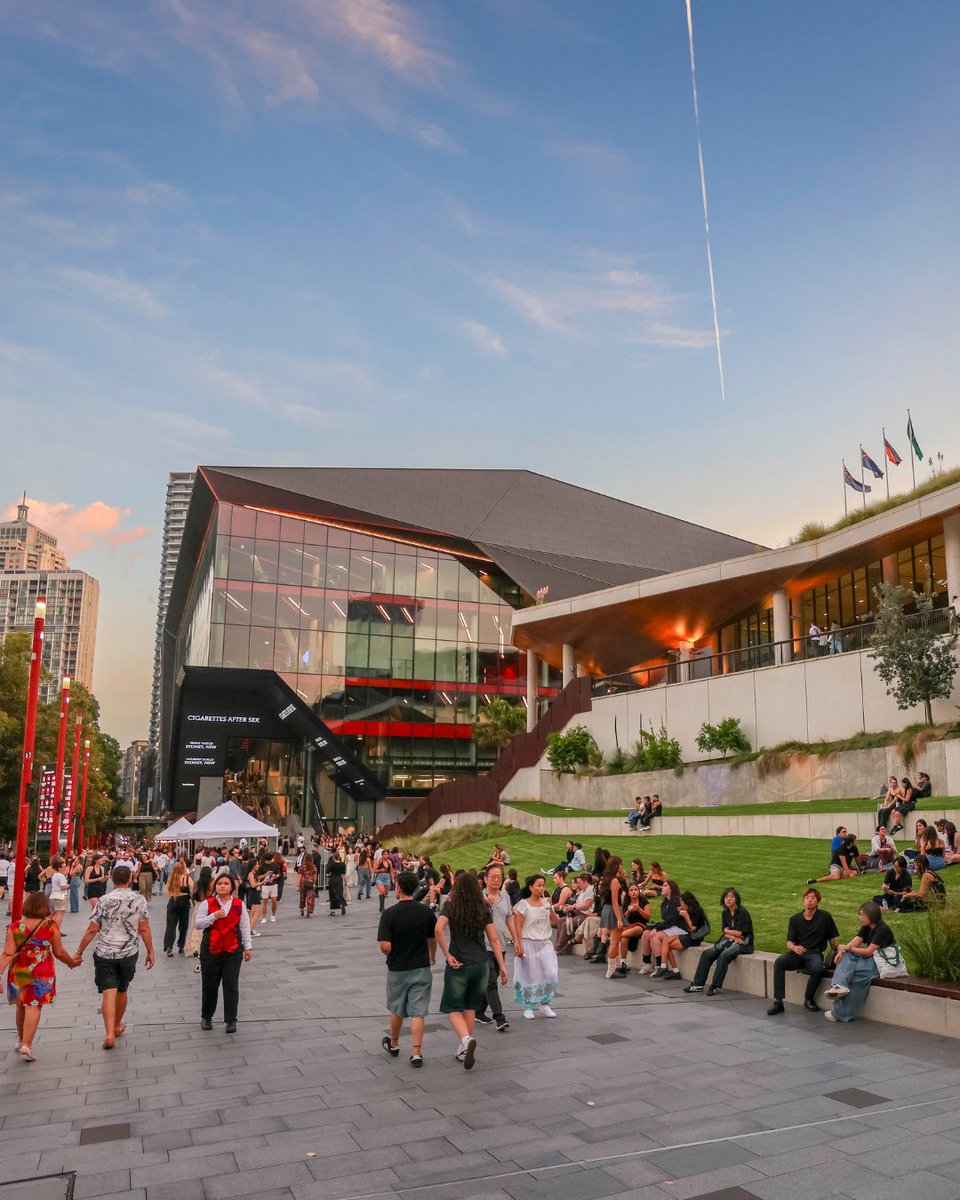 📢 If you’re attending an event at ICC Sydney this or next weekend, please be advised that access will be managed on Darling Drive between the Pier Street roundabout and Ultimo Road due to Vivid Sydney.

🔍 Plan your night ahead - vividsydney.com