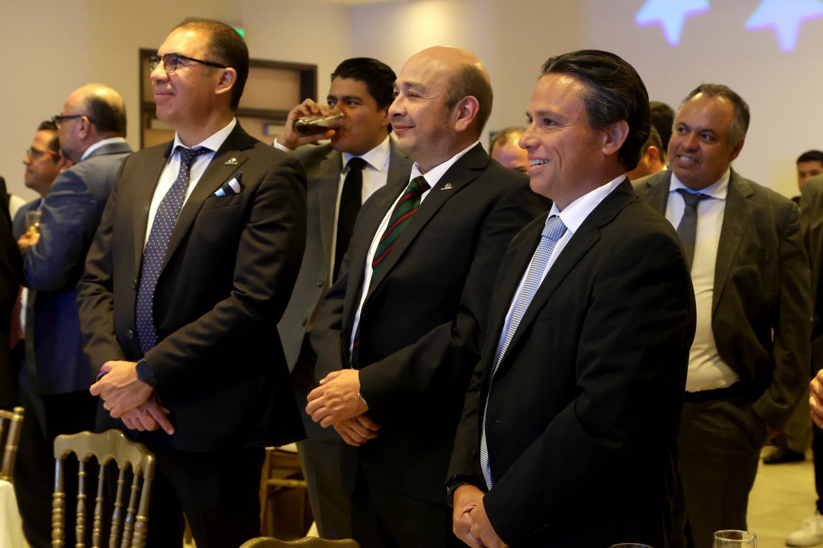 COPARMEX XALAPA (@coparmexal) on Twitter photo En Coparmex Xalapa dimos la bienvenida a Arturo Blanco Hernández como nuevo presidente para el periodo mayo 2025 – abril 2027.
Reconocemos y agradecemos el trabajo de Juan Carlos Díaz Morante, quien concluyó su gestión.
Nos acompañó el presidente nacional, Juan José Sierra. En Coparmex Xalapa dimos la bienvenida a Arturo Blanco Hernández como nuevo presidente para el periodo mayo 2025 – abril 2027.
Reconocemos y agradecemos el trabajo de Juan Carlos Díaz Morante, quien concluyó su gestión.
Nos acompañó el presidente nacional, Juan José Sierra.