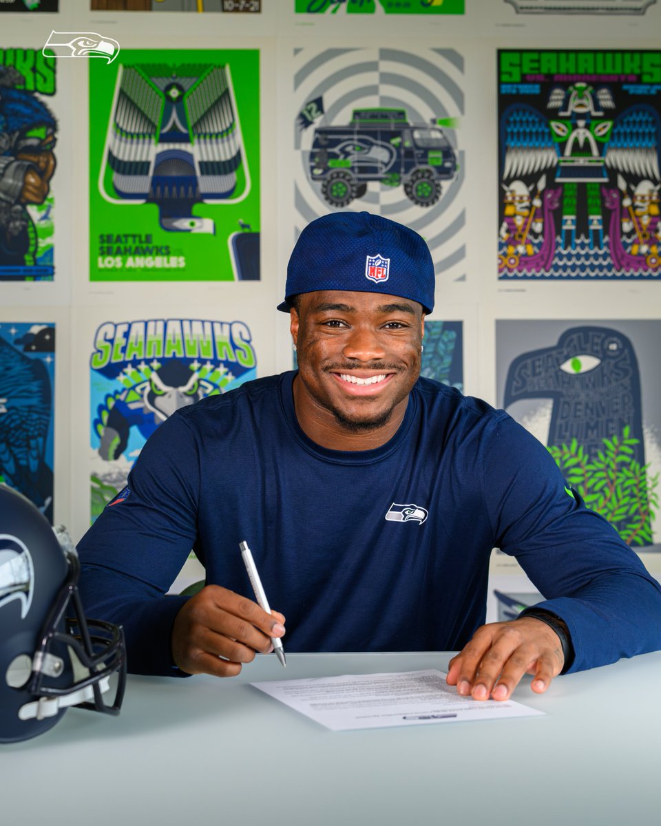 Seahawks's tweet photo. OFFICIAL: We've signed QB Jalen Milroe.

✍️ Read more » https://t.co/IAA1j3Y8Rz https://t.co/6CWSYMsiLZ