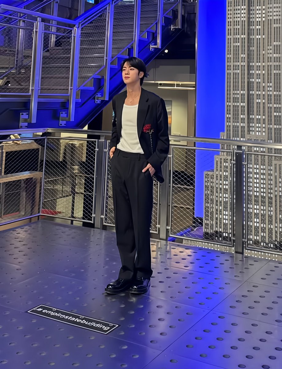 jinniesarchives's tweet photo. LOOK AT THIS DIVA https://t.co/bvoKZSE0Bm