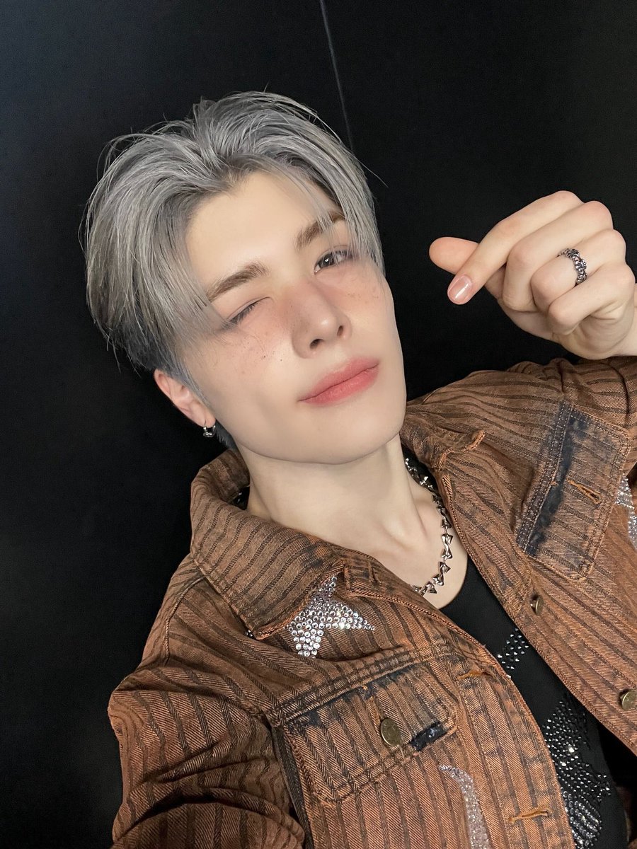 andTEAM_members's tweet photo. You know I want ~~ 🤟🏻🤟🏻 

#andTEAM #MAKI https://t.co/U4c98cH0ex