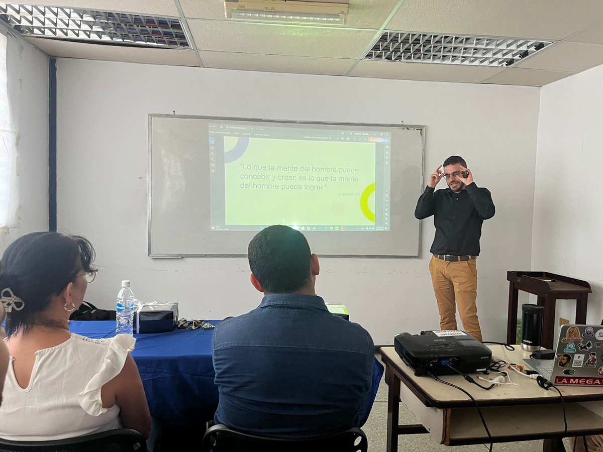 EscuelaTelecom's tweet photo. 📚🎓 ¡Felicitaciones! 🎓📚
La Escuela de Ingeniería de Telecomunicaciones felicita a los estudiantes Johander Parra y Carlos Hernandez  por haber aprobado con éxito la defensa de su Trabajo Especial de Grado 
¡Un logro que llena de orgullo a nuestra comunidad académica! 👏✨ https://t.co/dH6JYG6fX5
