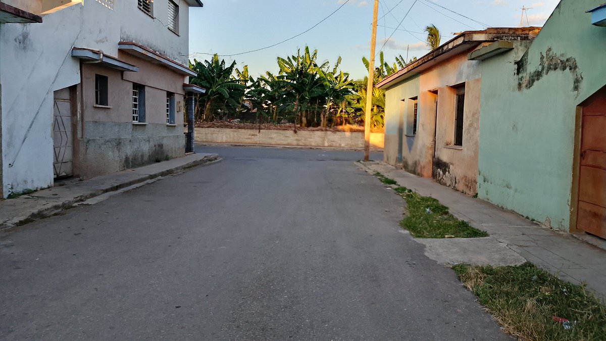 ELeyva63647's tweet photo. Una tarde para descansar en casa en la tranquilidad de la familia.
#SanAntonioDeLosBaños
#simplementejuntos
#Cuba https://t.co/XrX44Gkpvy