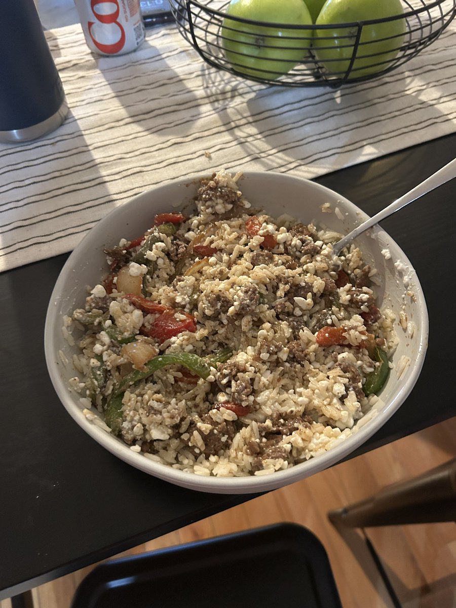 bradyham8's tweet photo. Do you eat your dinner mixed or separate? #pollX #curiousity https://t.co/N9IuZ6gq43