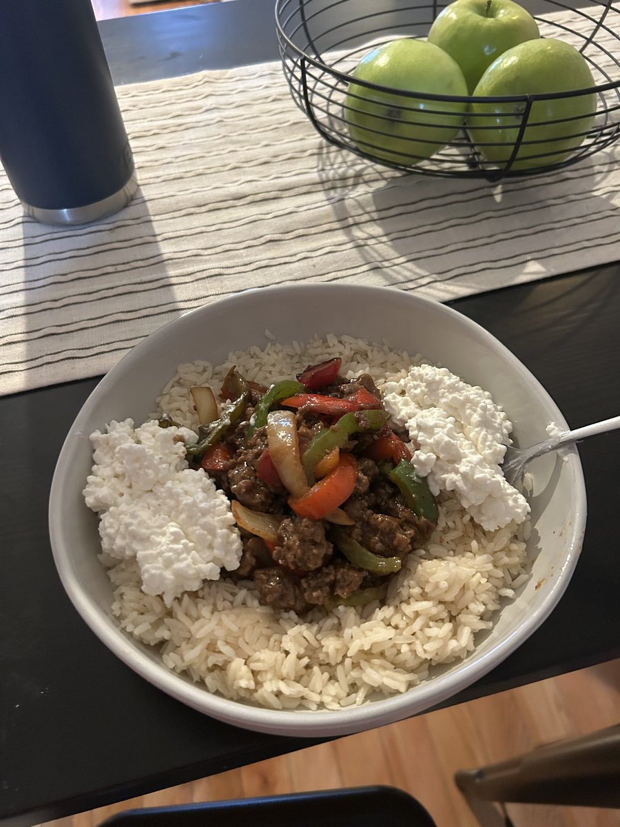 bradyham8's tweet photo. Do you eat your dinner mixed or separate? #pollX #curiousity https://t.co/N9IuZ6gq43