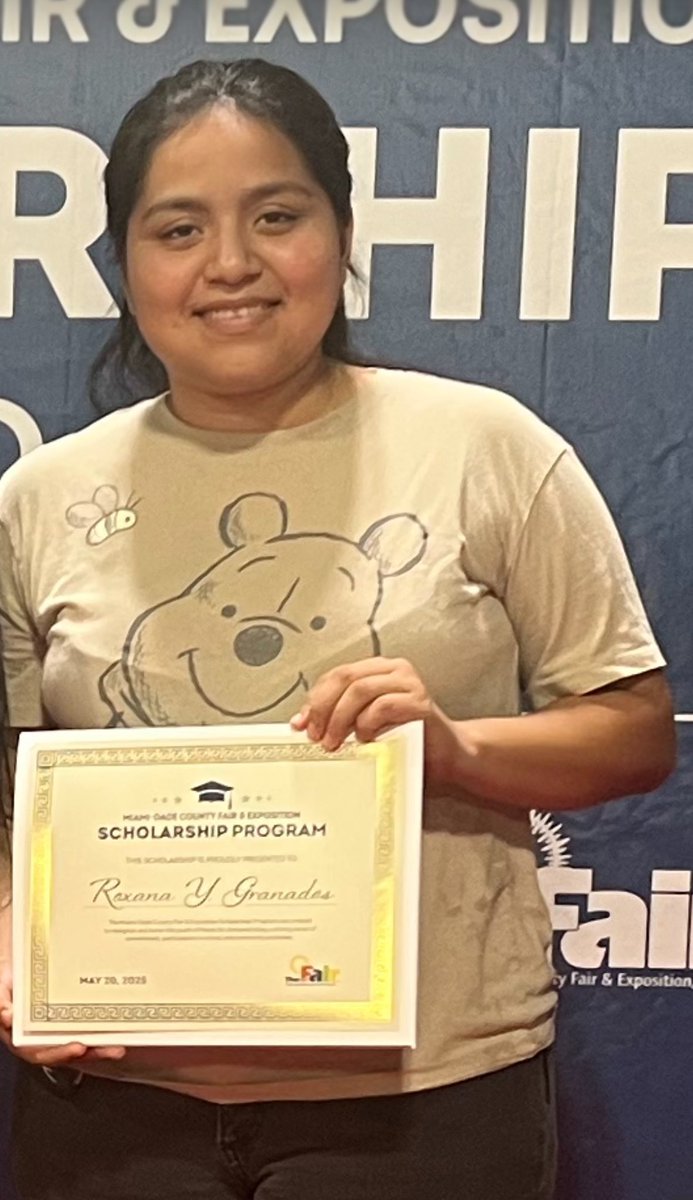 DMWCopeCenter's tweet image. Youth Fair Scholarship Winner! Ms. Roxana Granados, a senior has been awarded a $1,000 scholarship and plans to pursue a rewarding career in nursing. 🙌🏽🎓
#YourBestChoiceMDCPS