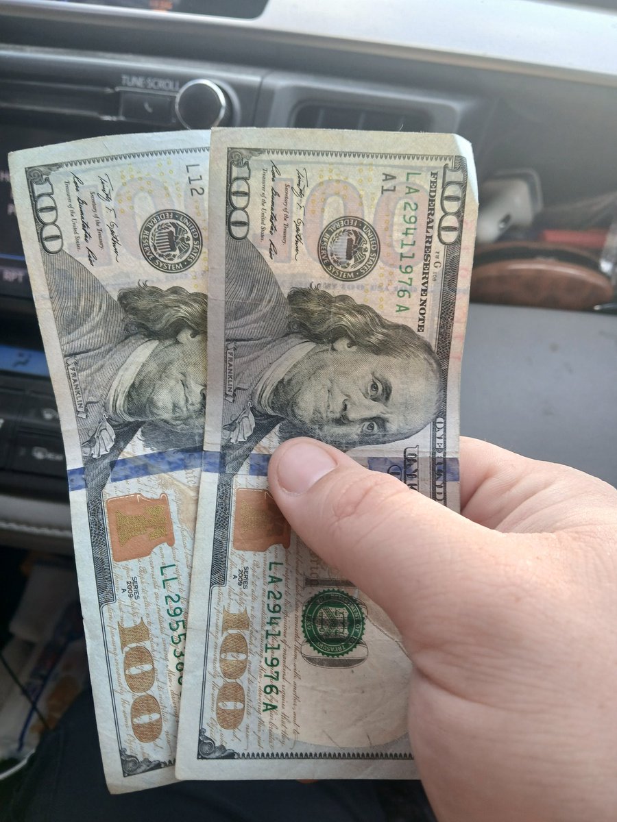 It's my day off so you already know!! I'm gonna be sending 200 dollars to someone who likes, RTs and follows me. Drop your cashapp down below👇👇👇