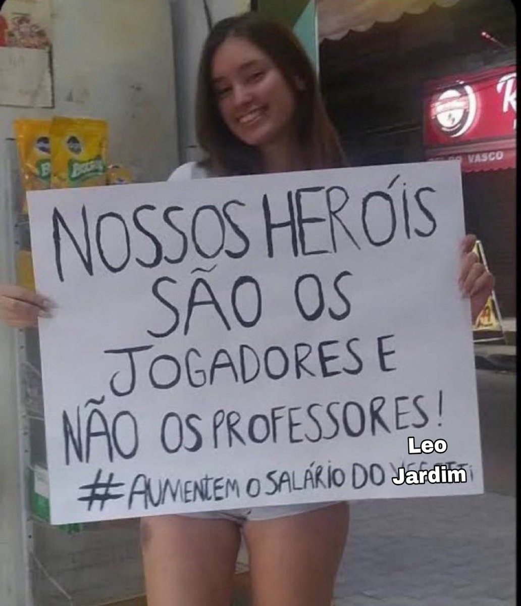 chaveslo_'s tweet photo. Posso puxar uma vaquinha pra aumentar o salário e renovar com Léo Jardim? https://t.co/03erxmkQJb
