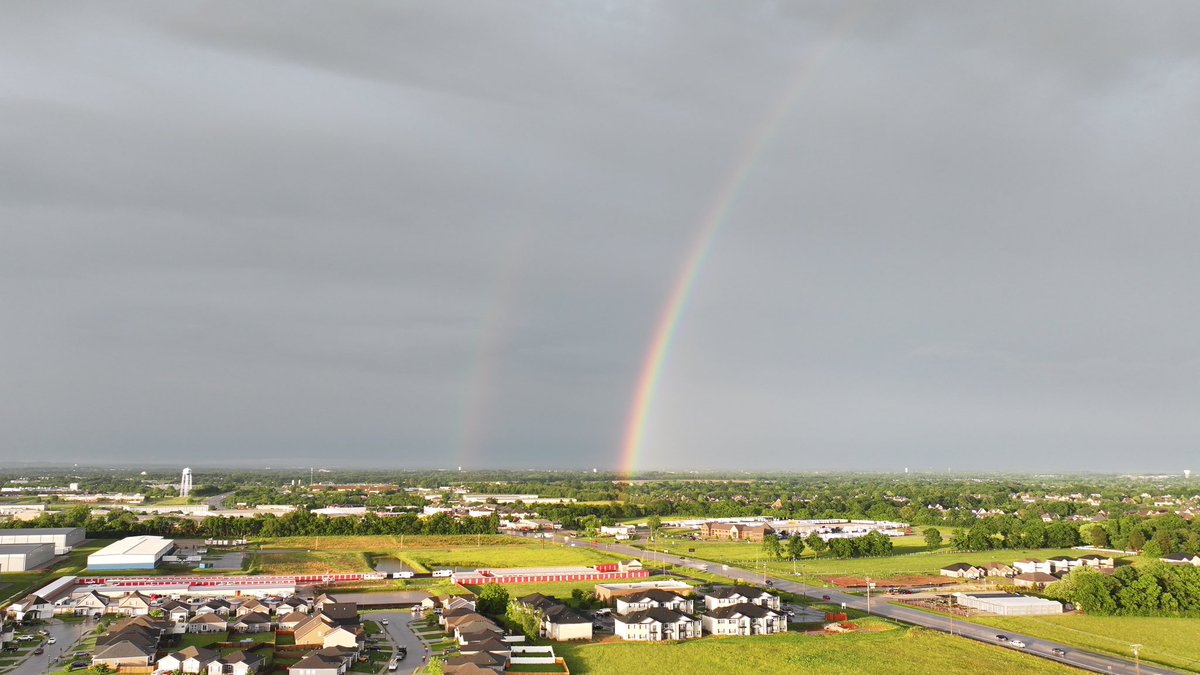 Eric_A_Bull's tweet photo. All clear in Warren County with a double rainbow ending @wxornotBG @joeimel https://t.co/UVWruaUXdy