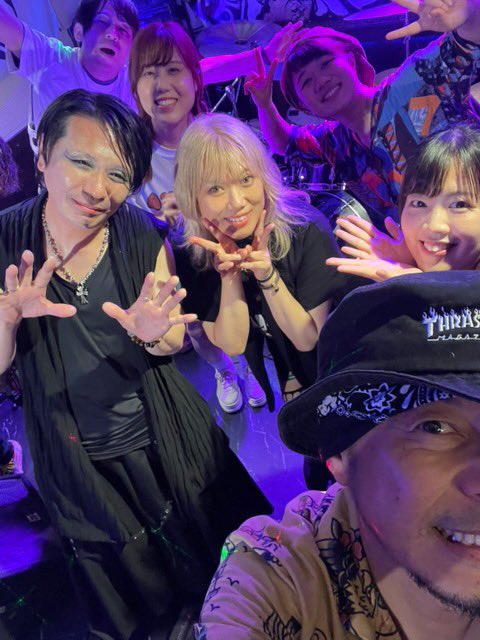upotupotupotu's tweet photo. 👾💭✨

2025.5.18 大阪 #LIVEHEART ありがとうございました✨✨

いろんなジャンルの方がいましたが、どのジャンルの方も熱かった🔥🔥

今回はオケと弾き語りのダブルをしましたが、ばちばちの弾き語り一本で歌いに来たいなって思ったし、逆にオケ一本のばちばちステージもしたいなって思いました💭✨

まだみたい景色があるぜ大阪🔥🔥
また来ます💪💪✨