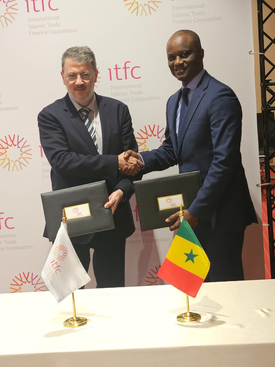 economie_sn's tweet image. En marge des Assemblées annuelles de la Banque islamique de développement (@isdb_group) qui se tiennent à #Alger, du 19 au 22
 mai 2025, le ministre de l'Économie, du Plan et de la Coopération a reçu, en audience, les CEO de #CIEC, de l’#ICD et de l’ITFC membres du groupe de la