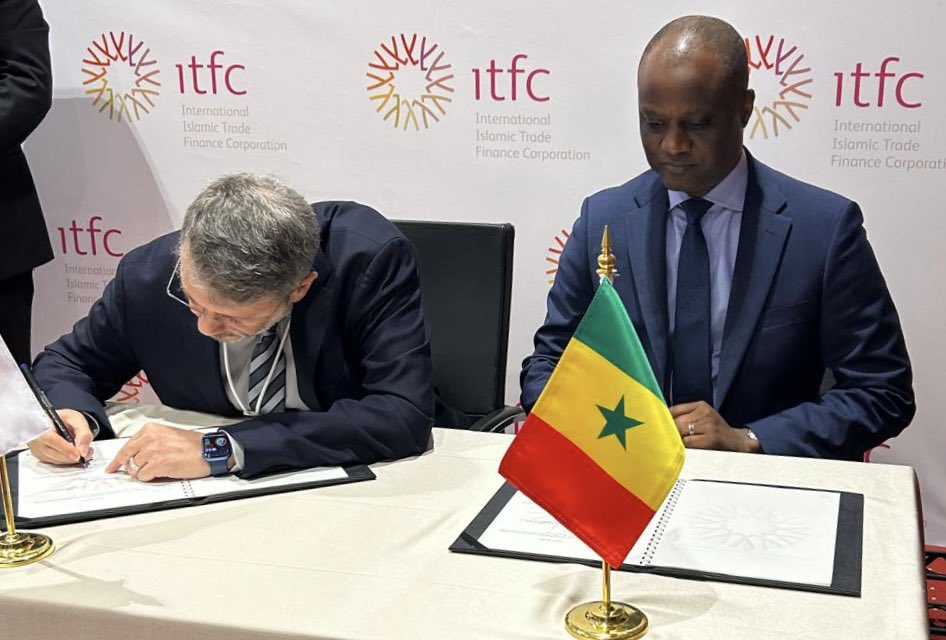 economie_sn's tweet image. En marge des Assemblées annuelles de la Banque islamique de développement (@isdb_group) qui se tiennent à #Alger, du 19 au 22
 mai 2025, le ministre de l'Économie, du Plan et de la Coopération a reçu, en audience, les CEO de #CIEC, de l’#ICD et de l’ITFC membres du groupe de la