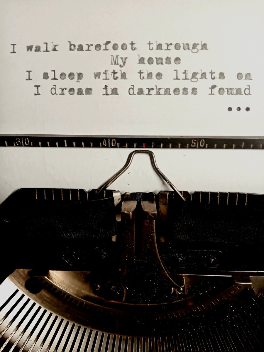 EmmaRugg's tweet image. I walk barefoot.... #typewriter #typewritten