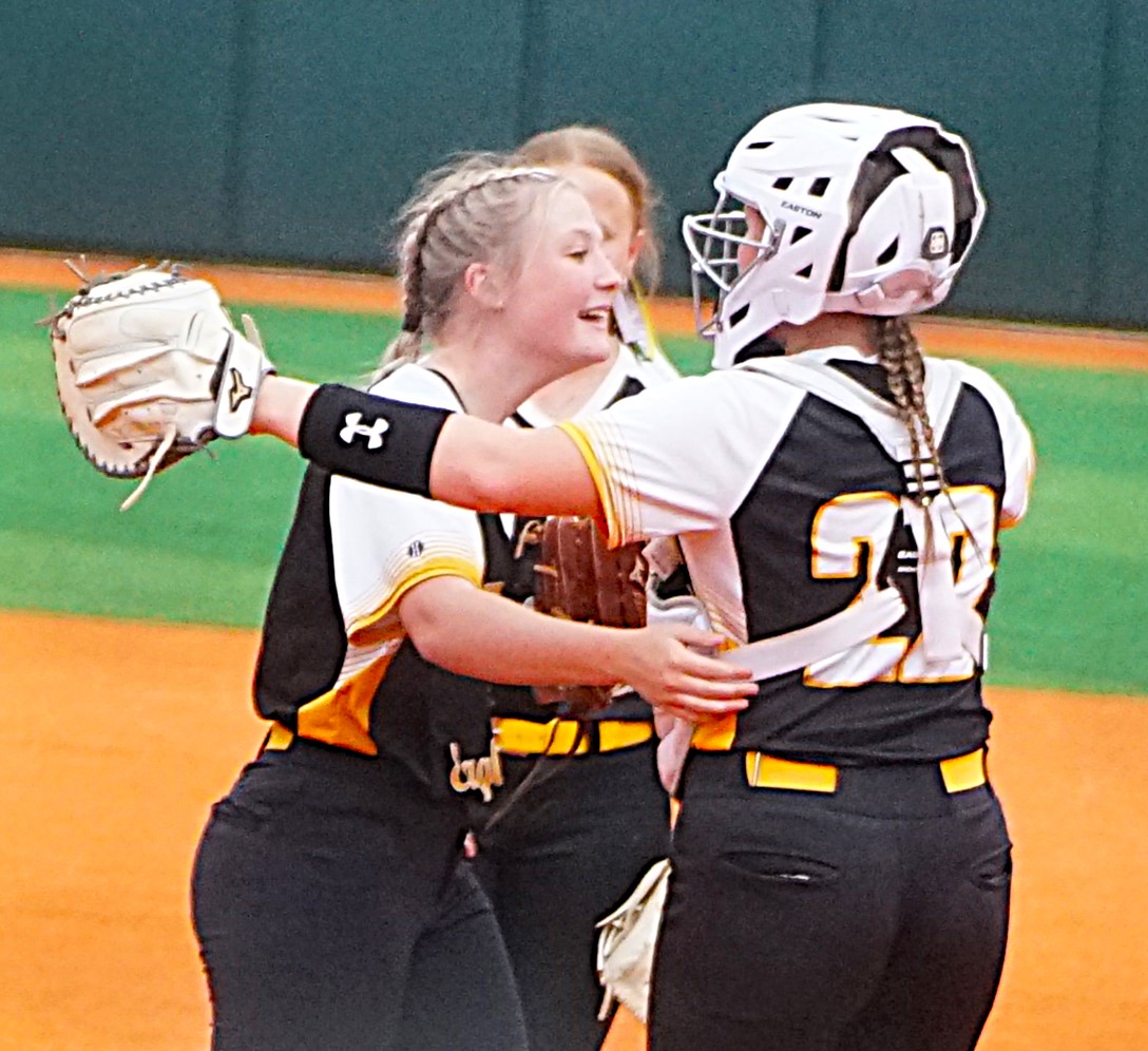GCASDK12's tweet photo. GCAHS Softball lost 4-0 Tuesday Night to Hickory in the opening round of the D10 playoffs. A highlight of the night was GC pitcher Taylor Thompson recording her 100th strikeout. Congrats on a fantastic season! #GCASDProud @_GCHSsoftball https://t.co/zJvTDx2dvu