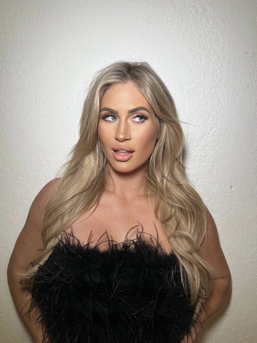 Watch Karin Hart's leaked NSFW photo on TwXstars
