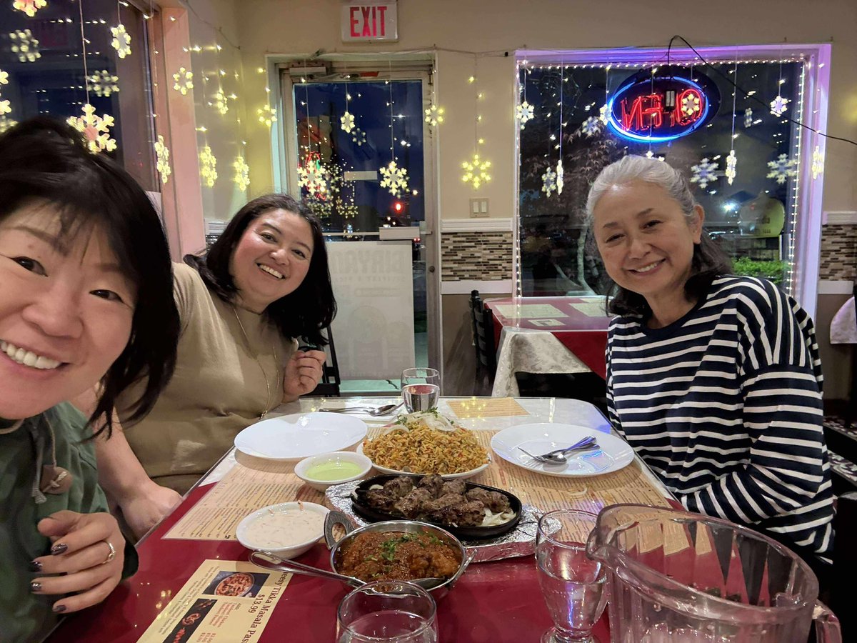iris6ny's tweet photo. 息子の卒業式からナイアガラへ女子旅へ行って来ました。前の投稿も見てね。息子と夫先に帰った)女子旅最高に楽しかった。ラッキーな事にヒルトンの23階のFall Viewにアップグレード(誰も写真撮ってない)、滝をバックにカタカムナカードセッション、夜はお酒片手にラブマップ💕 https://t.co/P3o5esKqJu