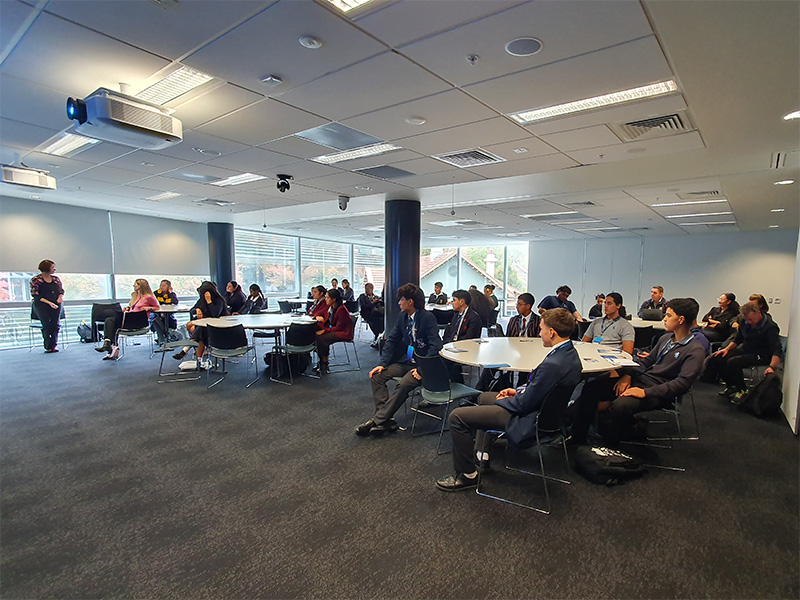 AucklandLiggins's tweet image. Earlier this month, about 30 Auckland Y12 Pacific students visited the Liggins to learn about a career in health research. PhD student Melenaite Tohi talked about her student journey. They also heard from Prof Mark Vickers, Dr Suzanne Trask, and Dr Caroline Walker.