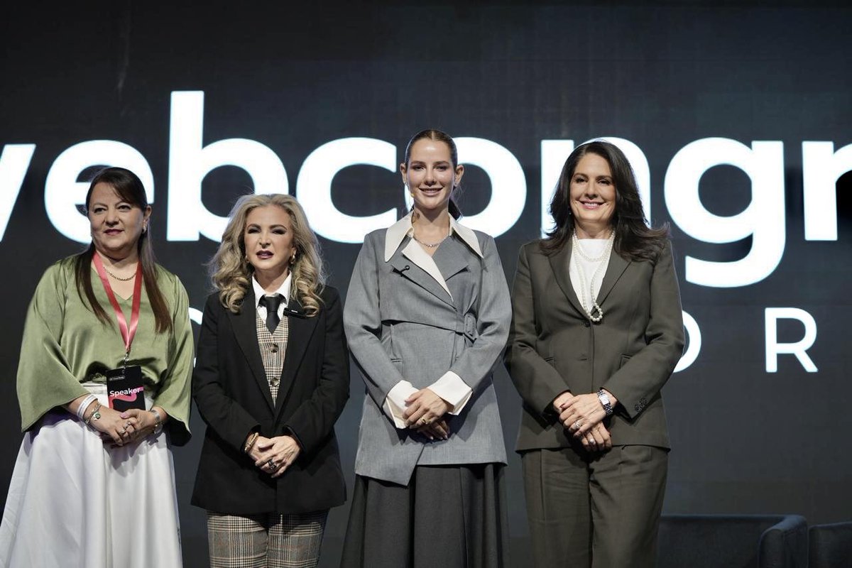verosevillaec's tweet image. Hoy en @WEBCONGRESS  moderé el Panel ¨Women Leaders¨.  Hablamos sobre el avance de las #tecnologías #digitales y la #IA en los proyectos de desarrollo social, productivo y de educación. 
Tuve en honor de compartir criterios con:

🟣 Lavinia Valbonesi @laviniavNoboa , Primera Dama…