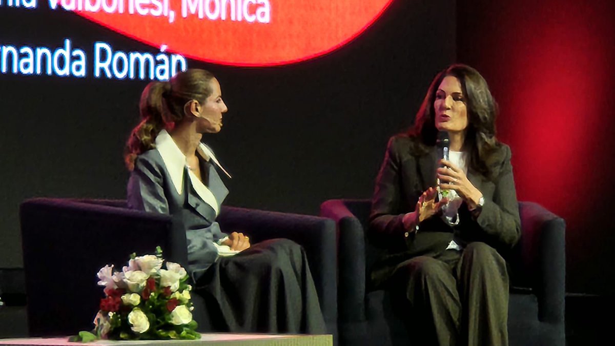 verosevillaec's tweet image. Hoy en @WEBCONGRESS  moderé el Panel ¨Women Leaders¨.  Hablamos sobre el avance de las #tecnologías #digitales y la #IA en los proyectos de desarrollo social, productivo y de educación. 
Tuve en honor de compartir criterios con:

🟣 Lavinia Valbonesi @laviniavNoboa , Primera Dama…