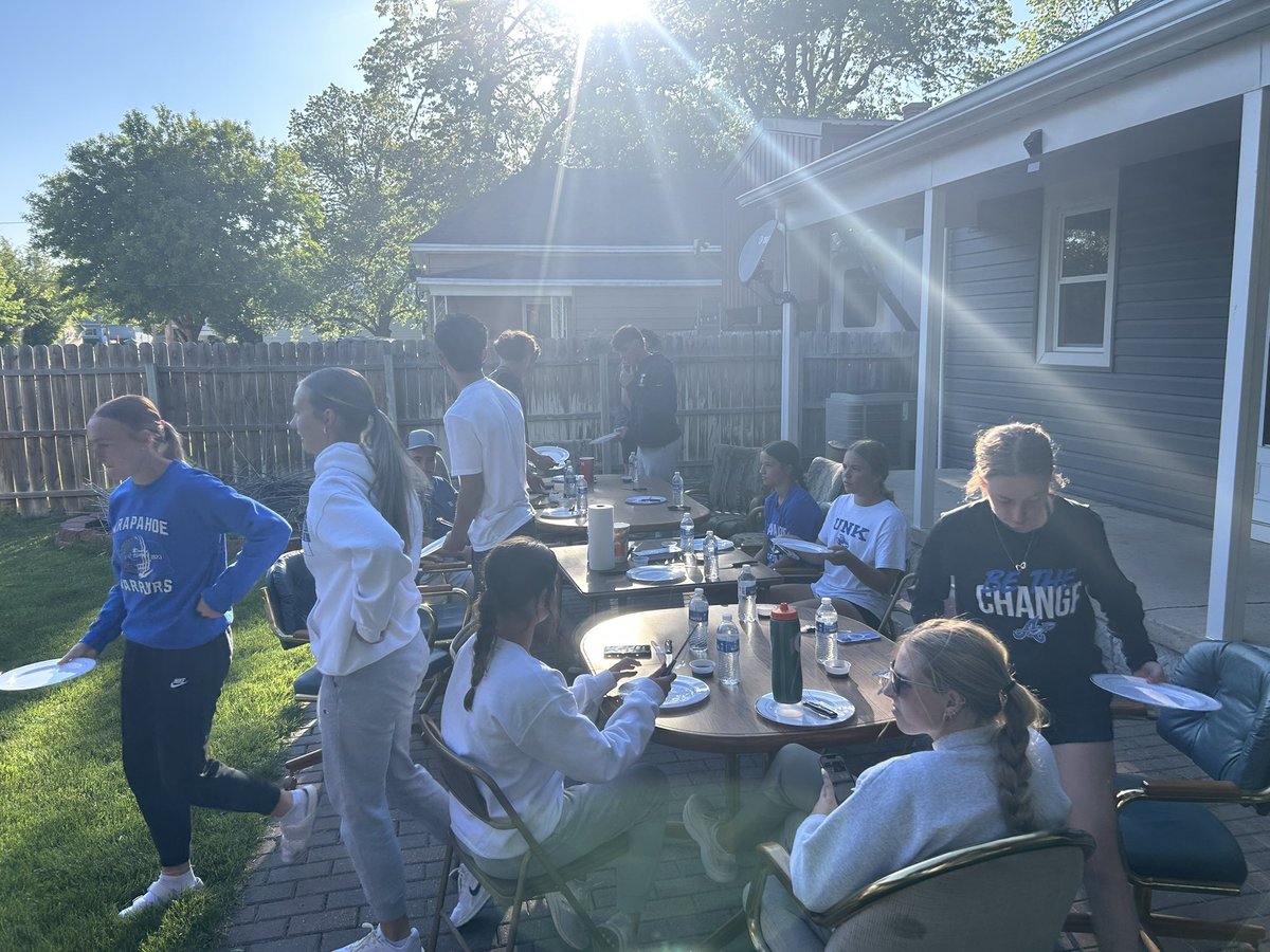 WarriorsCoachK's tweet photo. Had the State Qualifiers over and tried to make a light romaine salad and I think I skipped a direction. #NebraskaBeef 🐂@beef @RoskopTrenton11 @William_cacy22 @strandjohn85 https://t.co/I8dvVarMwa